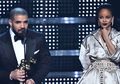 Mulai dari Sahabat, Pacaran, dan Enggak Berteman Lagi, Ini Timeline Hubungan Rihanna dan Drake!