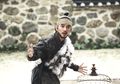 Demi Drama dan Film Mereka, 7 Seleb Korea Ini Rela Menggunakan Jenggot Palsu