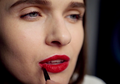 Yuk Cari Tahu 4 Alasan Utama Kita Harus Menggunakan Lip Brush Saat Mengaplikasikan Lipstik