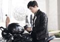 Semakin Keren dan Bikin Meleleh, Berikut Penampilan 4 Seleb Korea Saat Menggunakan Motor