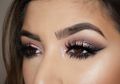 5 Peraturan yang Harus Kita Pahami & Ikuti Kalau Pengin Smokey Eyes Terlihat Perfect