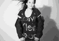 Tips Fashion Tampil Serba Hitam Ala Victoria f(x)
