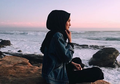 Gaya Foto OOTD Hijab di Instagram Buat Cewek Tomboy