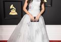 10 Baju Terbaik di Grammy Awards 2017 yang Bisa Kita Pakai Buat Prom atau Valentine