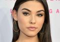 Ini 4 Tren Riasan Mata Biru yang Mewarnai Billboard Music Awards 2017. Cantik!