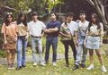 Mau Bergaya Ala Karakter Film Dilan 1990? Wajib Tahu Tren Fashion di Era 90an