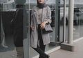 Contek 7 Style Kasual Selebgram Hijab Memakai Blazer yang Bisa Kita Pakai Sehari-hari