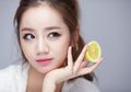 5 Rekomendasi Sabun Muka Lemon yang Ampuh Mengontrol Minyak Berlebih