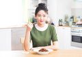8 Mitos Berbahaya Soal Eating Disorder yang Enggak Perlu Kita Percaya
