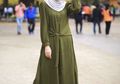 7 Mix and Match Gamis Biar Enggak Kelihatan Tua ala Selebgram Hijab