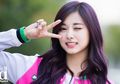 7 Gaya Rambut ala Tzuyu 'TWICE' Buat yang Punya Kuping Caplang
