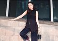 7 Inspirasi Gaya Nuansa Hitam Ala Selebgram Indonesia yang Enggak Terlihat Ngebosenin!