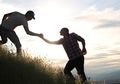 Tidak Pernah Mementingkan Diri Sendiri, Ternyata 4 Zodiak Ini Bukan Orang yang Egois, Pasanganmu Termasuk Nggak nih?