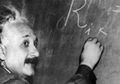 Albert Einstein yang Dianggap Ilmuwan Terpintar Juga Pernah Membuat Kesalahan Fatal dalam Presentasinya