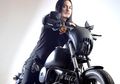 Tips Tetap Modis Naik Motor dari Stevi 'DeadSquad'