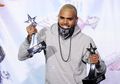 Chris Brown Sapu Bersih Lima Piala BET Awards