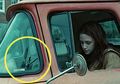 Kocak, 5 Foto Ini Ngasih Lihat Kesalahan Fatal dalam Film!