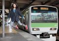 10 Foto Levitasi Keren Karya Fotografer Jepang Ini Murni Tanpa Photoshop!