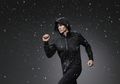 Keren! Blocktech Parka Ini Nggak Basah Dipakai Saat Hujan