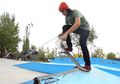 Keren dan Menginspirasi, Pemuda Ini Jago Banget Main Skateboard Meski Buta!