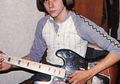 Kurt Cobain Jadi Office Boy! Sebelum Jadi Rockstar, Ternyata 7 Musisi Pernah Bekerja Sebagai...