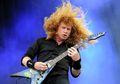 Ngeri, Ini Dia 5 Musisi yang Cedera Parah Karena Keseringan Headbang!