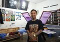 Dengan Jiwa Punk dan Semangat DIY, Mantan Anak Jalanan Ini Kini Jadi Pengusaha Sablon Sukses!