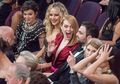 10 Foto Para Seleb Hollywood Dengan Pose Candid Anti-Jaim