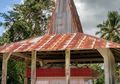 Inilah Alasannya Mengapa Makam Selalu Dekat Dengan Rumah di Pulau Sumba