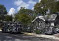 Unik Apa Aneh? Rumah Ini Berasal Dari Logam Rongsokan Lho!
