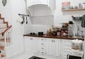 Rapi dan Bersih, Intip Desain Dapur Mungil Berlayout “I” Ini yang Jadi Sudut Favorit!