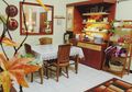 Dapur Modern dan Ruang Makan Vintage Tradisional Cantik di Rumah @lilystia