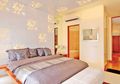 Cantik dengan "Daun Bercahaya" di Kamar Tidur