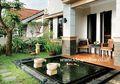 Menyambut Tamu dengan Kolam Ikan