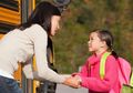 Anak Terlihat Cemas di Hari Pertama Sekolahnya? Atasi Lewat 4 Cara Ini