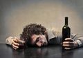 Inilah Alasan Mengapa Kita Tidak Boleh Membiarkan Teman yang Sedang Mabuk Langsung Tidur