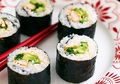 5 Makanan Tak Terduga yang Dapat Merusak Kulit Kita, Salah Satunya Sushi Loh