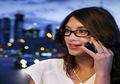 Ketika Ada Telepon Lewat Ponsel, Enaknya Menerima Pakai Telinga Kanan atau Telinga Kiri Ya?