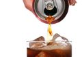 Awas, Sering Minum Soda dan Soft Drink Bisa Menimbulkan 8 Efek Berbahaya Ini!