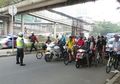 Rombongan Sepeda Jokowi Tertahan Iring-iringan Wapres