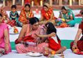 Festival Karva Chauth, ketika Para Istri di India Berpuasa untuk Suami-suami Mereka