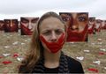420 Celana Dalam Perempuan Disebar sebagai Protes terhadap Tradisi Pemerkosaan di Brasil