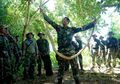 Ular Piton yang Bisa Memakan Manusia Itu Justru Jadi Makanan Mewah Bagi Prajurit TNI