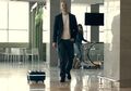 Susah Bawa Barang di Bandara? Coba Gunakan Koper Robot Ini yang Akan Mengikuti Kita Kemana Pun