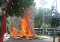 Demo Buruh yang Diwarnai Ngobong Uwuh