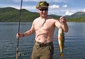 Vladimir Putin Blusukan di Alam Liar, Donald Trump Main Golf, Kalau Anda Pilih Liburan Seperti Apa?