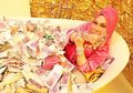 Perkenalkan, Dato Seri Vida, Jutawan Malaysia yang Bikin Heboh karena ‘Mandi’ Pakai Uang