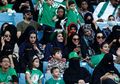Untuk Pertama Kalinya dalam Sejarah, Ada Perempuan di Kursi Stadiun King Fahd Arab Saudi