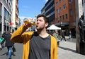 Idap Penyakit Langka, Pria Ini Harus Minum Air 20 Liter Setiap Hari Agar Tetap Hidup