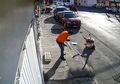 (Video) Pelajar Ini Terpelanting ke Jalan Akibat Lehernya Terjerat Kabel yang Tersangkut di Mobil Tangki